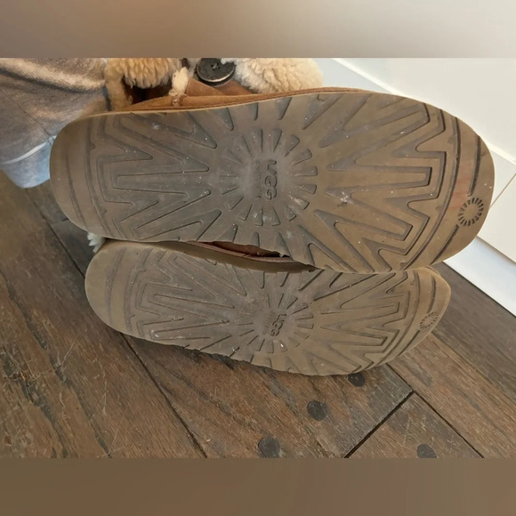 Ugg Bailey Button Boots Size 8W - Picture 6 of 7